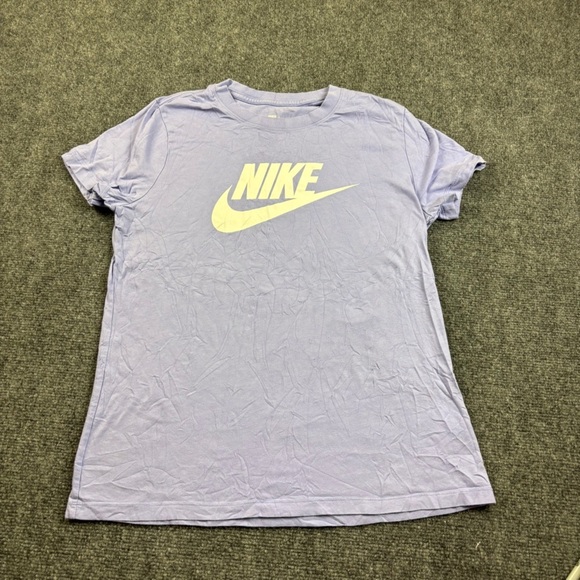 NIKE Women’s Lavender The Nike Tee Short Sleeve Short Logo Swoosh size Medium - Picture 1 of 7